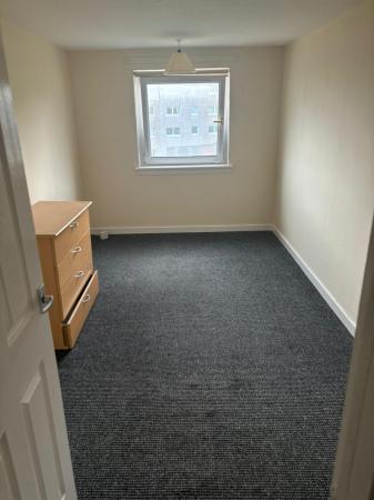 1 bedroom Flat to let in Hartlaw Crescent, Hillington, Glasgow, G52