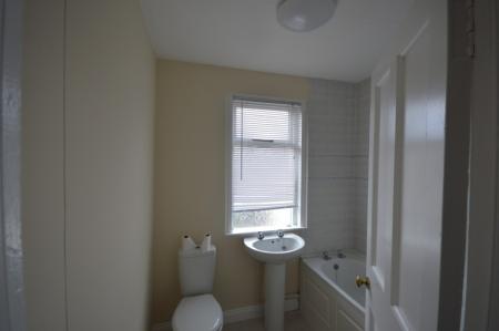 3 bedroom Semi-detached house to let in Hall Park, Abernethy, PH2