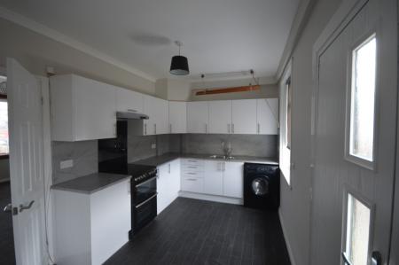 3 bedroom Semi-detached house to let in Hall Park, Abernethy, PH2