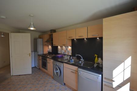 3 bedroom Flat to let in Rosslyn Court, Rosslyn Avenue, Perth, PH2