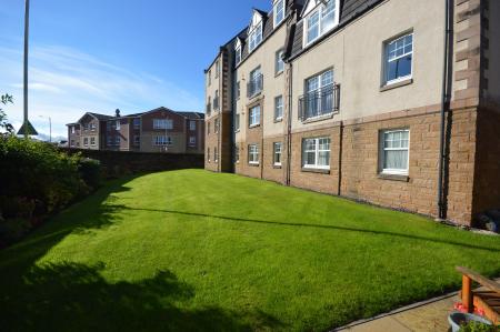 3 bedroom Flat to let in Rosslyn Court, Rosslyn Avenue, Perth, PH2