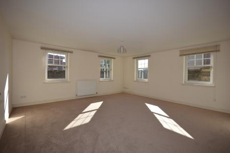 3 bedroom Flat to let in Rosslyn Court, Rosslyn Avenue, Perth, PH2