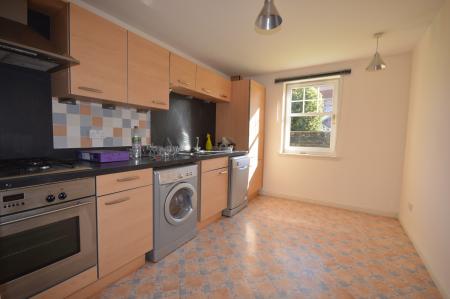 3 bedroom Flat to let in Rosslyn Court, Rosslyn Avenue, Perth, PH2