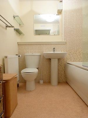 2 bedroom Flat to let in Simpson Square, Perth, PH1