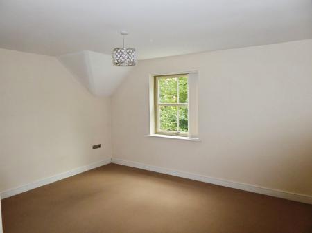 3 bedroom Flat to let in Long Close, Hexham, NE46