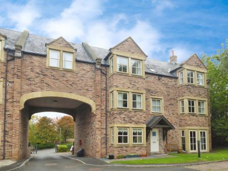 3 bedroom Flat to let in Long Close, Hexham, NE46