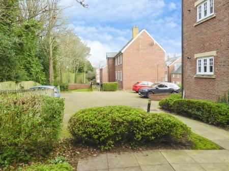 2 bedroom Flat to let in Bowman Drive, Hexham, NE46