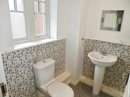 2 bedroom Apartment to let in Bowman Drive, Hexham, NE46