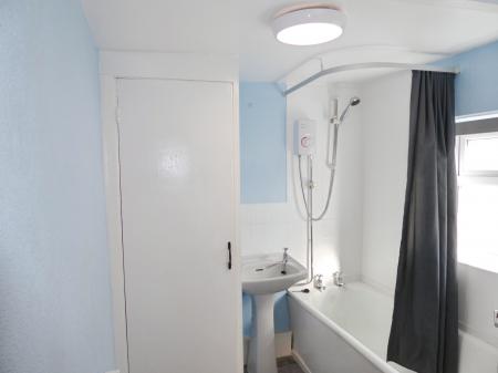 2 bedroom Flat to let in Market Place, Hexham, NE46