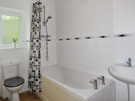 2 bedroom Flat to let in Hackwood Glade, Hexham, NE46
