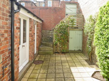 4 bedroom Terraced House to let in Portland Terrace, Hexham, NE46
