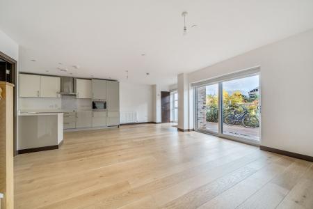 2 bedroom Apartment to let in Fletton Quays, Fletton Quays, Peterborough, PE2