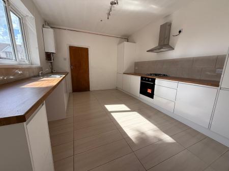 6 bedroom Detached house to let in Priory Road, West Town, Peterborough, PE3