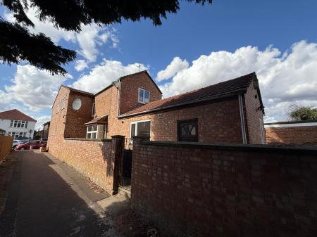 6 bedroom Detached house to let in Priory Road, West Town, Peterborough, PE3