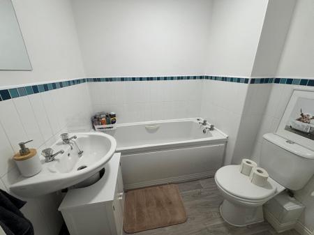 2 bedroom Flat for sale in Clayburn Road, Hampton Centre, Peterborough, PE7