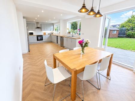 4 bedroom Detached house for sale in New Row, Market Deeping, PE6