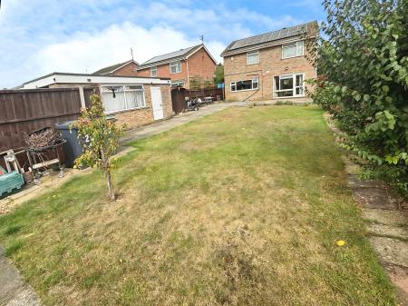 4 bedroom Detached house for sale in Walcot Walk, Peterborough, PE3