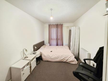 1 bedroom Flat to let in The Drive, Peterborough, PE3