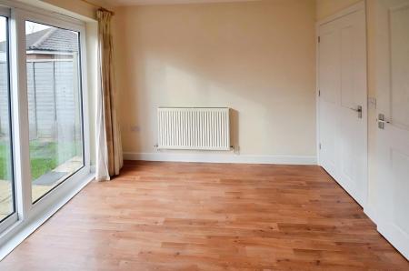 3 bedroom Link detached house to let in Vale Drive, Hampton Vale, Peterborough, PE7