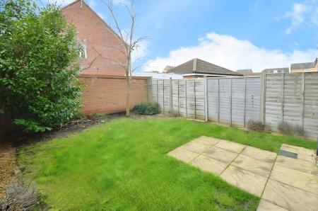 3 bedroom Link detached house to let in Vale Drive, Hampton Vale, Peterborough, PE7