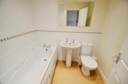 3 bedroom Link detached house to let in Vale Drive, Hampton Vale, Peterborough, PE7