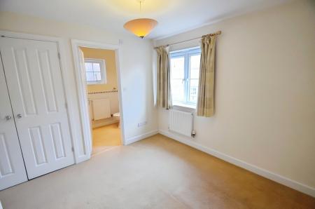 3 bedroom Link detached house to let in Vale Drive, Hampton Vale, Peterborough, PE7