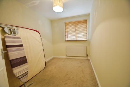 2 bedroom Flat to let in Sherwood Avenue, Woodston, Peterborough, PE2