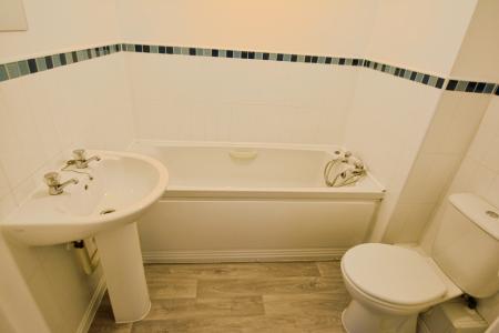 2 bedroom Flat to let in Clayburn Road, Hampton Centre, Peterborough, PE7