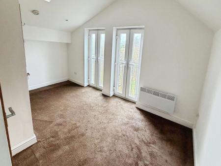3 bedroom Flat to let in Fletton Avenue, Peterborough, PE2