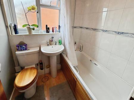 3 bedroom Semi-detached house to let in Flamborough Close, Woodston, Peterborough, PE2