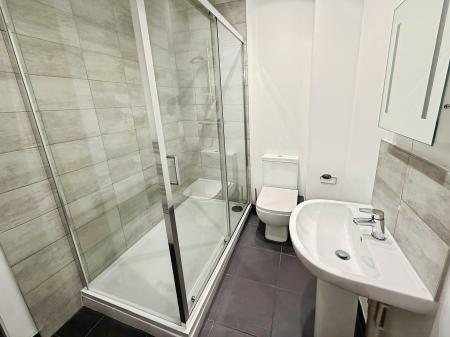 2 bedroom Flat to let in Bayard Plaza, City Centre, Peterborough, PE1