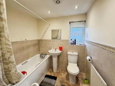 2 bedroom Flat to let in Eagle Way, Hampton Centre, Peterborough, PE7