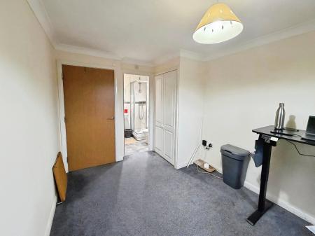 2 bedroom Flat to let in Eagle Way, Hampton Centre, Peterborough, PE7