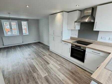 2 bedroom Flat to let in Lincoln Road, Walton, Peterborough, PE4
