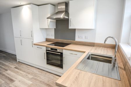 2 bedroom Flat to let in Lincoln Road, Walton, Peterborough, PE4