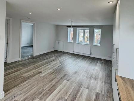 2 bedroom Flat to let in Lincoln Road, Walton, Peterborough, PE4