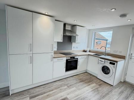 2 bedroom Flat to let in Lincoln Road, Walton, Peterborough, PE4