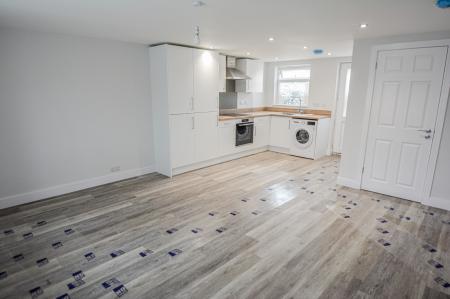 2 bedroom Flat to let in Lincoln Road, Walton, Peterborough, PE4