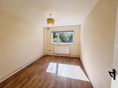 2 bedroom Flat to let in Vermont Grove, Peterborough, PE3