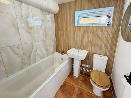 2 bedroom Flat to let in Vermont Grove, Peterborough, PE3