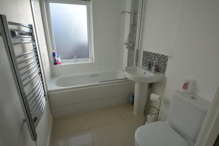 2 bedroom Flat to let in Central Court, Lincoln Road, Peterborough, PE1