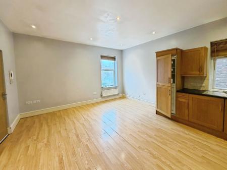 2 bedroom Flat to let in Broadway, City Centre, Peterborough, PE1