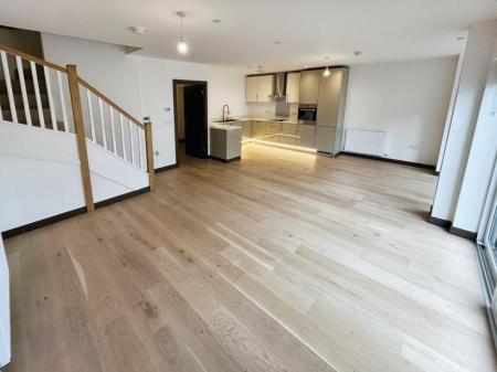 2 bedroom Flat to let in Fletton Quays, Fletton Quays, Peterborough, PE2