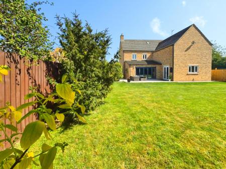 6 bedroom Detached house for sale in Chapel Street, Crowland, PE6