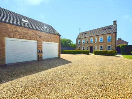 6 bedroom Detached house for sale in Chapel Street, Crowland, PE6