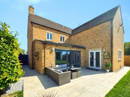 6 bedroom Detached house for sale in Chapel Street, Crowland, PE6