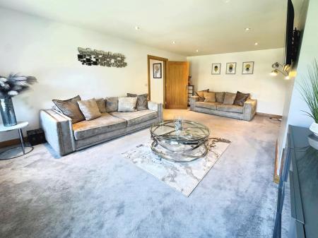 6 bedroom Detached house for sale in Chapel Street, Crowland, PE6