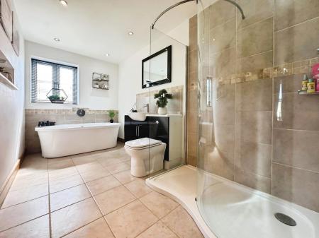 6 bedroom Detached house for sale in Chapel Street, Crowland, PE6