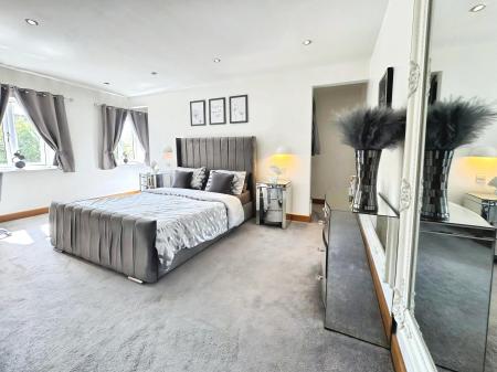 6 bedroom Detached house for sale in Chapel Street, Crowland, PE6