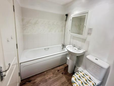 2 bedroom Flat to let in Molyneux Square, Hampton Vale, Peterborough, PE7